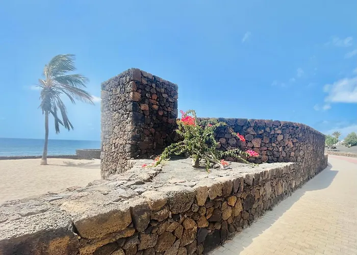 Trinity House En Playa Bastian Costa Teguise