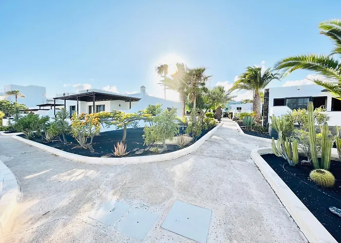 Trinity House En Playa Bastian