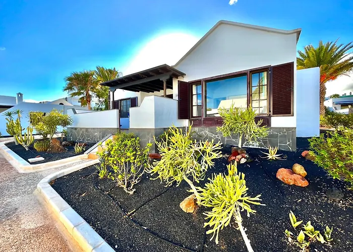 Trinity House En Playa Bastian Casa de Férias *