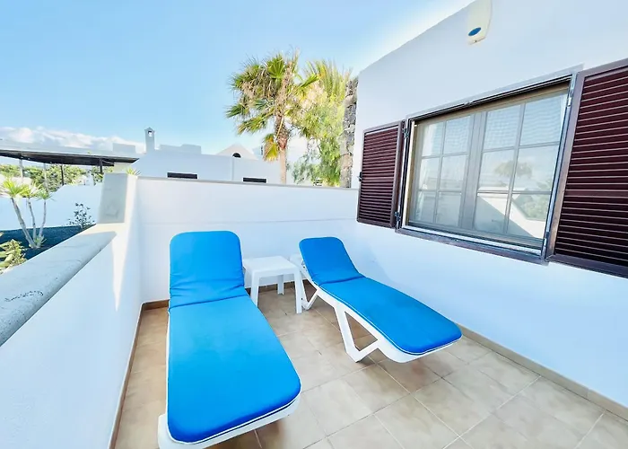 Trinity House En Playa Bastian Costa Teguise