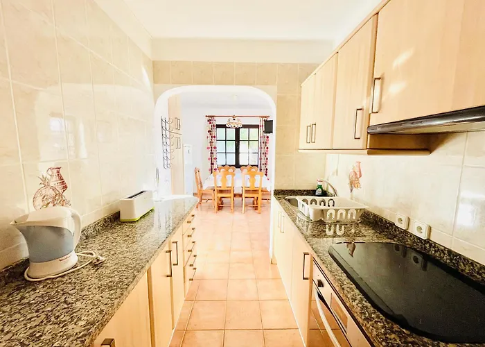 Trinity House En Playa Bastian Vakantiehuis *