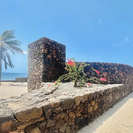 Trinity House En Playa Bastian Costa Teguise