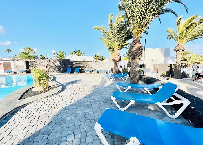 Trinity House En Playa Bastian Dom wakacyjny *